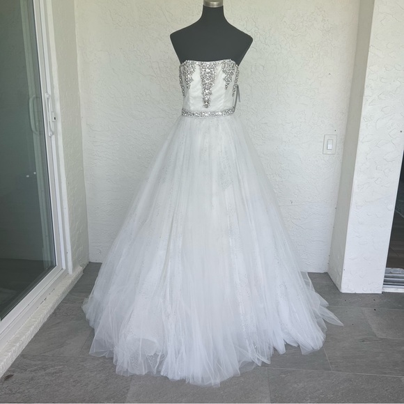 Sherri Hill Dresses & Skirts - Sherri Hill White Tulle Strapless Ballgown Prom Pageant Wedding Women’s Size 4